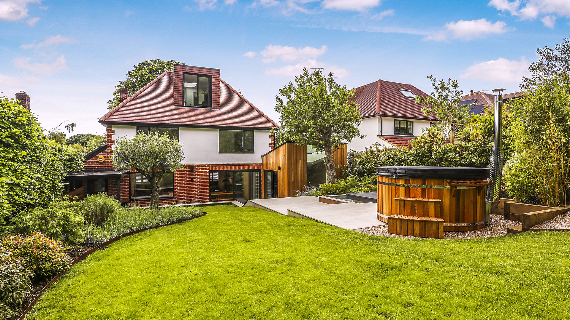 Rear extension at Green Curve, Banstead by KJC Architects